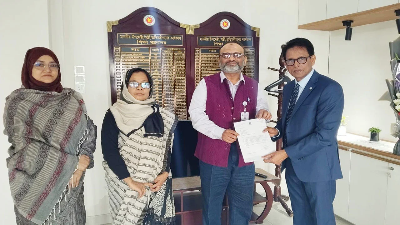 ঢাকা বিশ্ববিদ্যালয়ের ভিসি পদ থেকে পদত্যাগপত্র জমা দিয়েছেন অধ্যাপক ড. নিয়াজ আহমদ খান