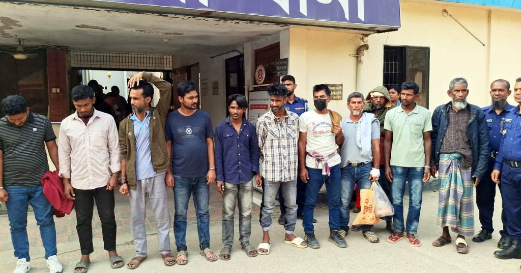 মাগুরায় ভিজিএফ কার্ড বিতরণকে কেন্দ্র করে বিএনপির দুই পক্ষের সংঘর্ষের ঘটনায় গ্রেপ্তার ১৪