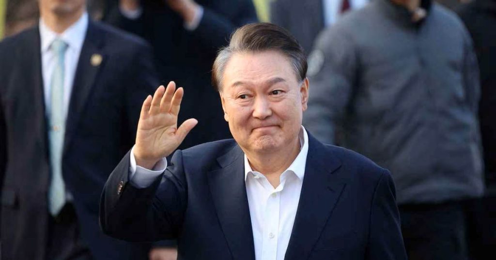 রাষ্ট্রদ্রোহের অভিযোগে দক্ষিণ কোরিয়ার সাবেক প্রেসিডেন্ট ইওলকের যাবজ্জীবন কারাদণ্ড