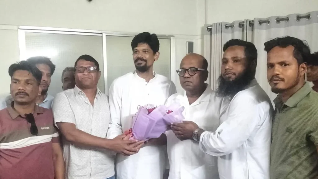 কক্সবাজারে জামিনে মুক্ত হয়ে এমপি কাজলের সঙ্গে আ.লীগ নেতা সোহেল জাহান চৌধুরীর সাক্ষাৎ