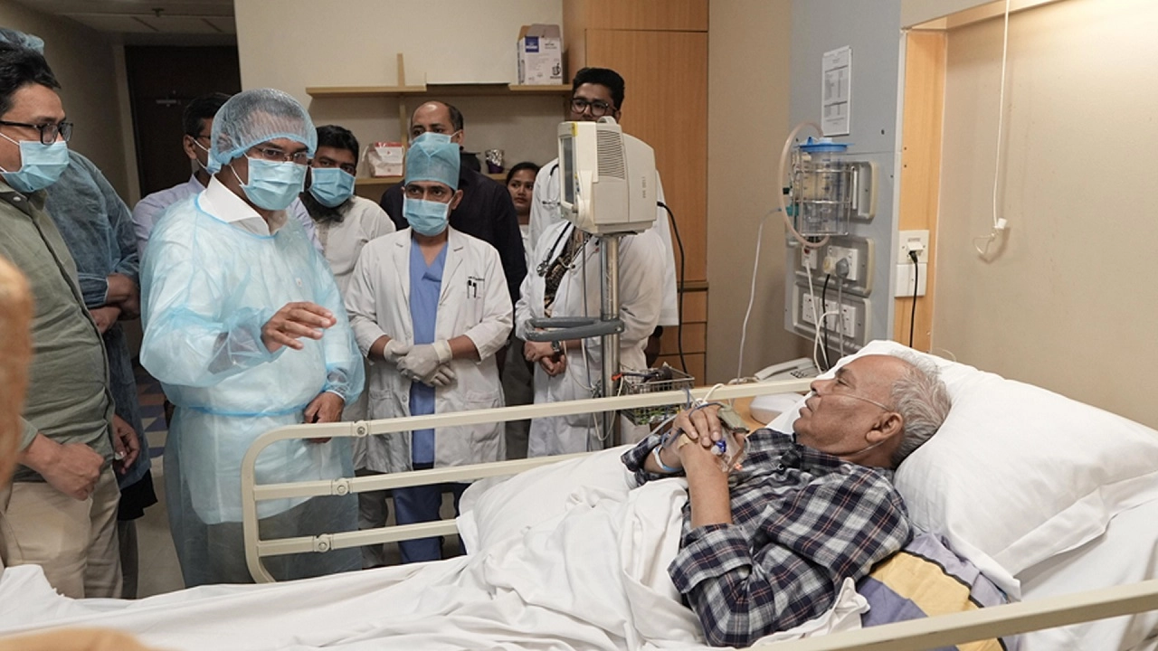 রিজভীর শারীরিক অবস্থার খোঁজ নিতে হাসপাতালে বিএনপি চেয়ারম্যান তারেক রহমান