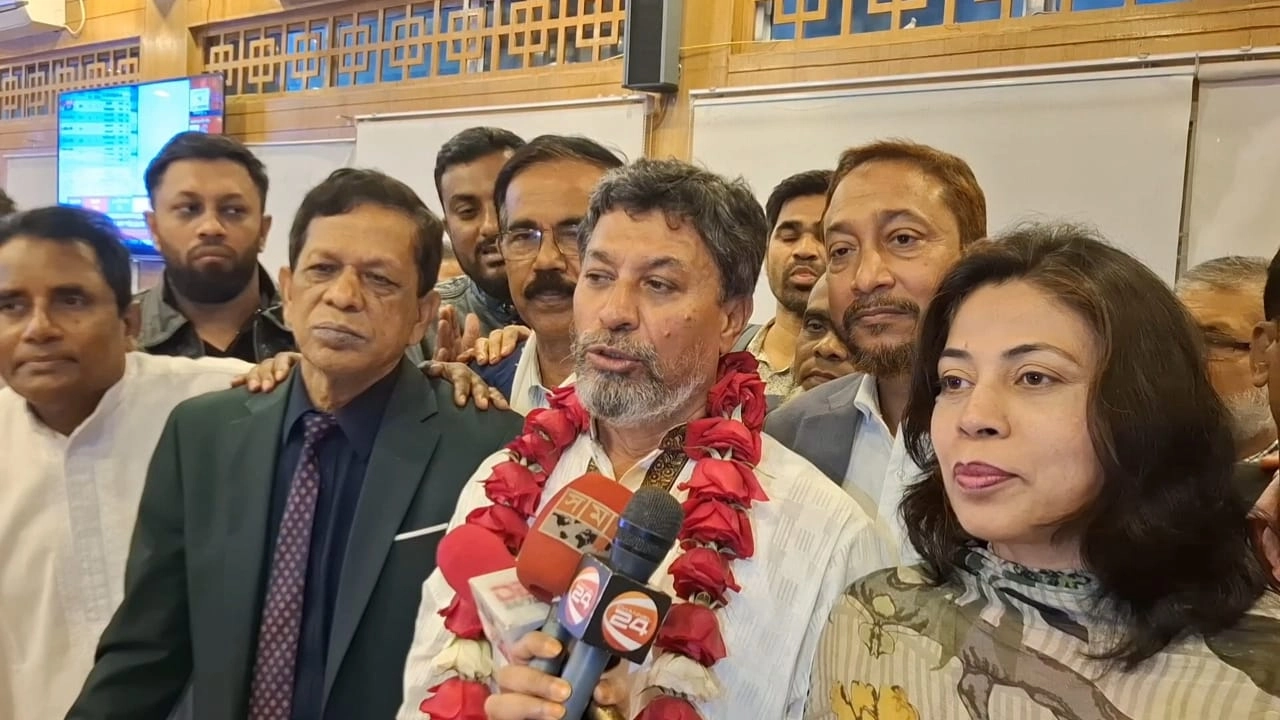 ৪৬ বছরের অপেক্ষার অবসান: মাদারীপুর-২-এ ধানের শীষে জাহান্দার আলী জাহানের জয়