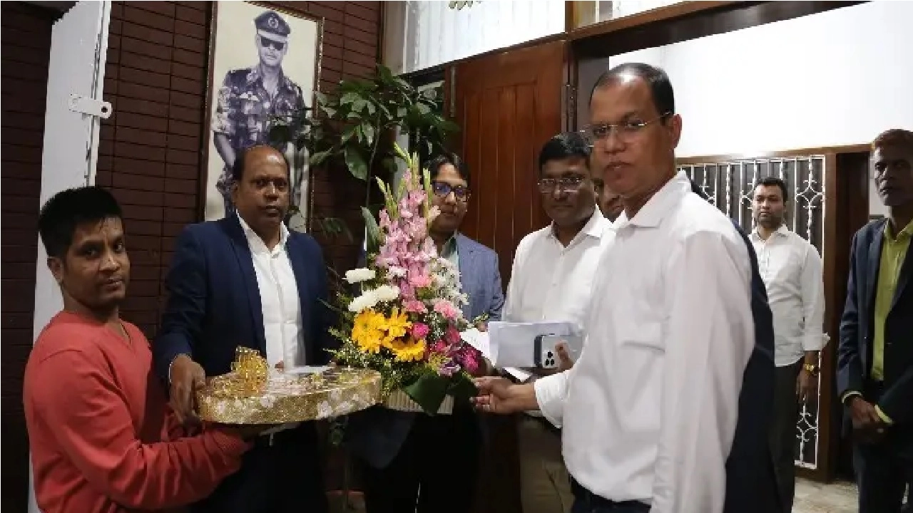 তারেক রহমানকে মিষ্টি পাঠিয়েছেন পশ্চিমবাংলার মুখ্যমন্ত্রী মমতা বন্দ্যোপাধ্যায়