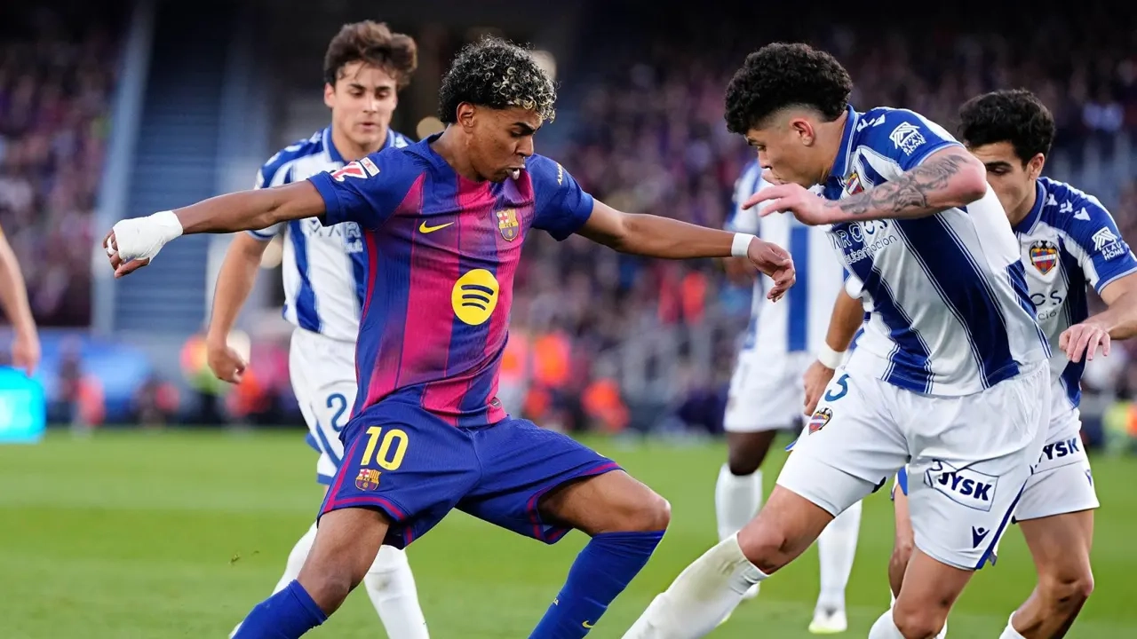 ৬১ পয়েন্ট নিয়ে রিয়ালকে টপকে আবারও শীর্ষে বার্সেলোনা