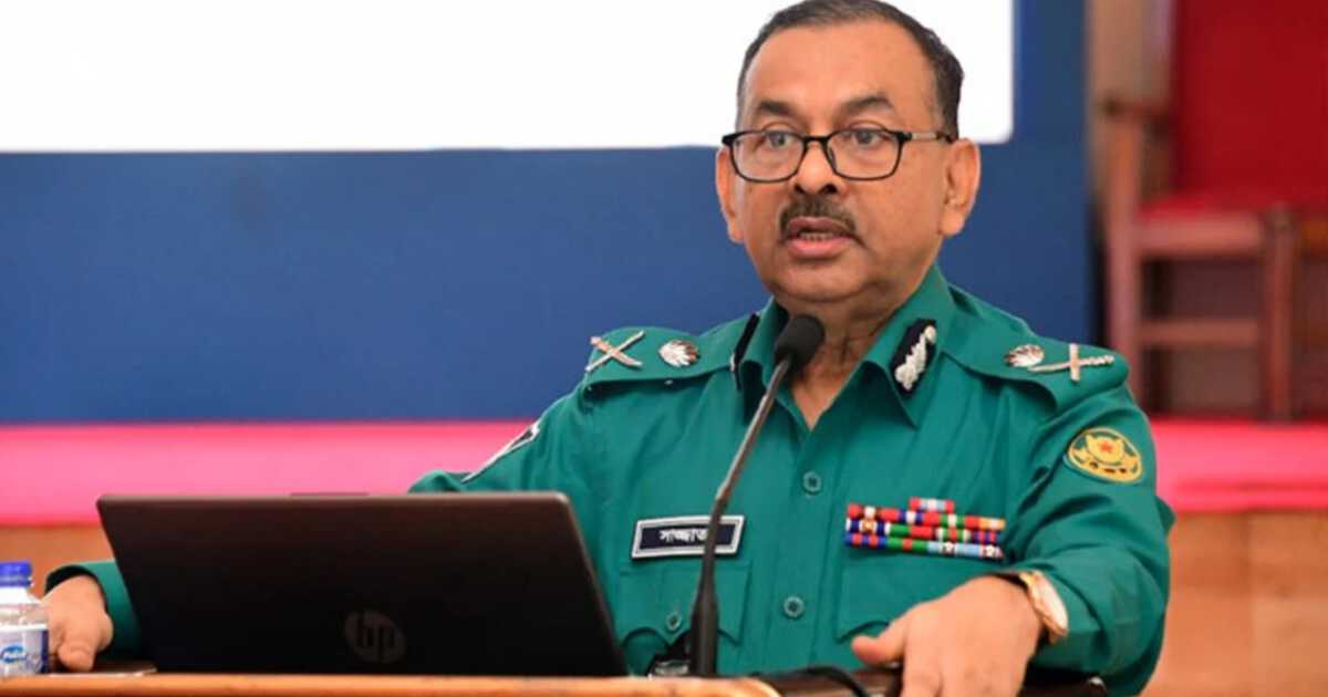 ইনকিলাব মঞ্চের নেতাকর্মীদের সঙ্গে সংঘর্ষে ১৬ পুলিশ সদস্য আহতঃ ডিএমপি কমিশনার শেখ সাজ্জাত